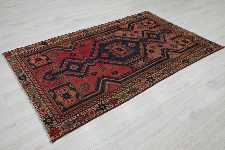 red Accent rug 3' 9" x 6' 3"