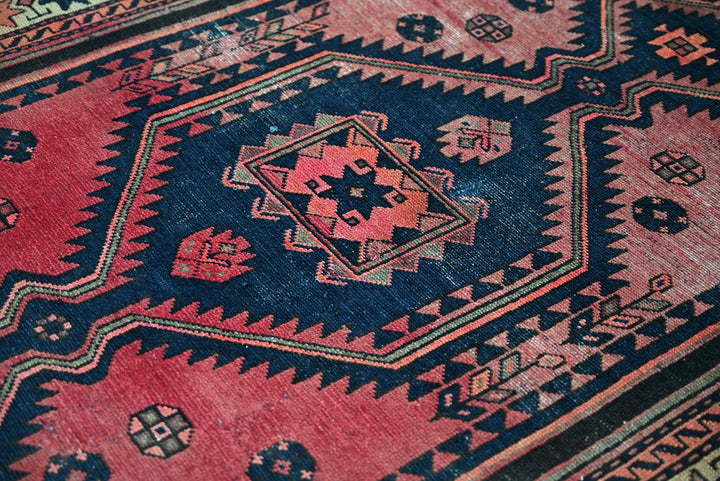 red Accent rug 3' 9" x 6' 3"