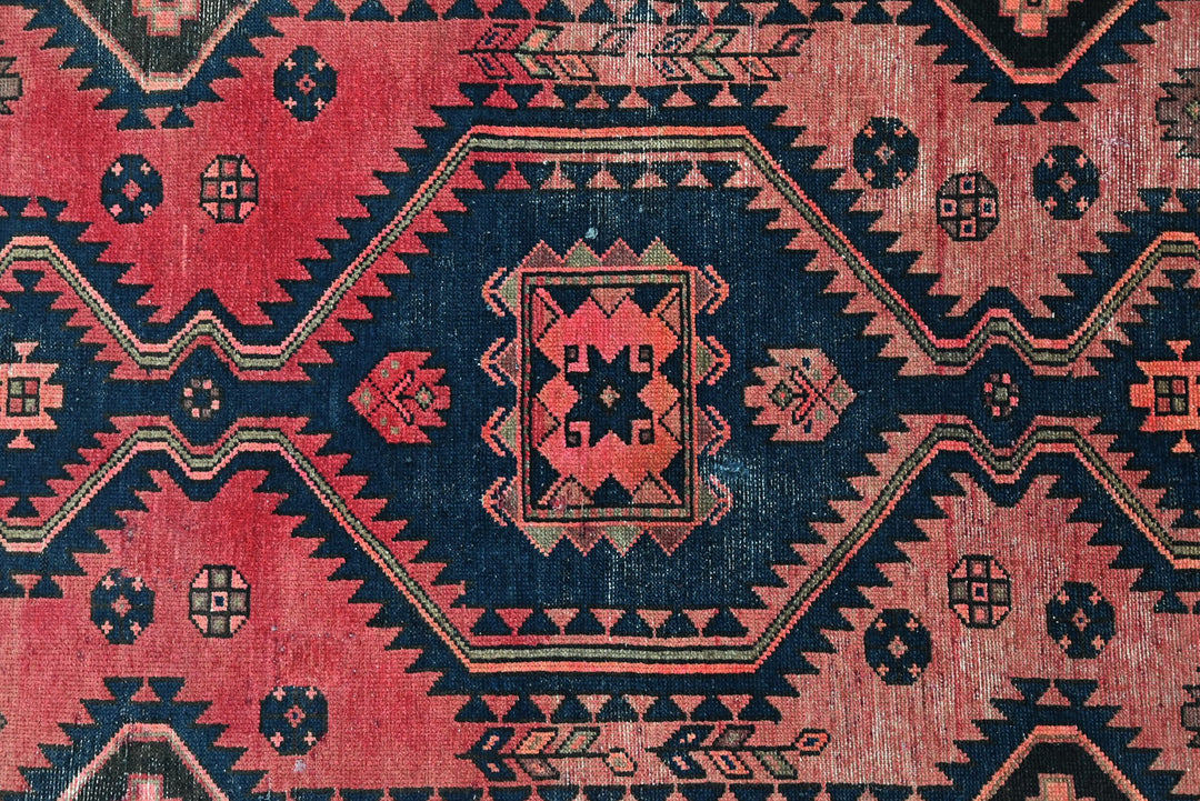 red Accent rug 3' 9" x 6' 3"