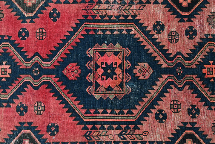red Accent rug 3' 9" x 6' 3"