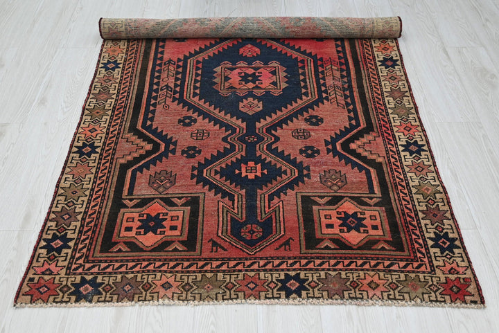 red Accent rug 3' 9" x 6' 3"