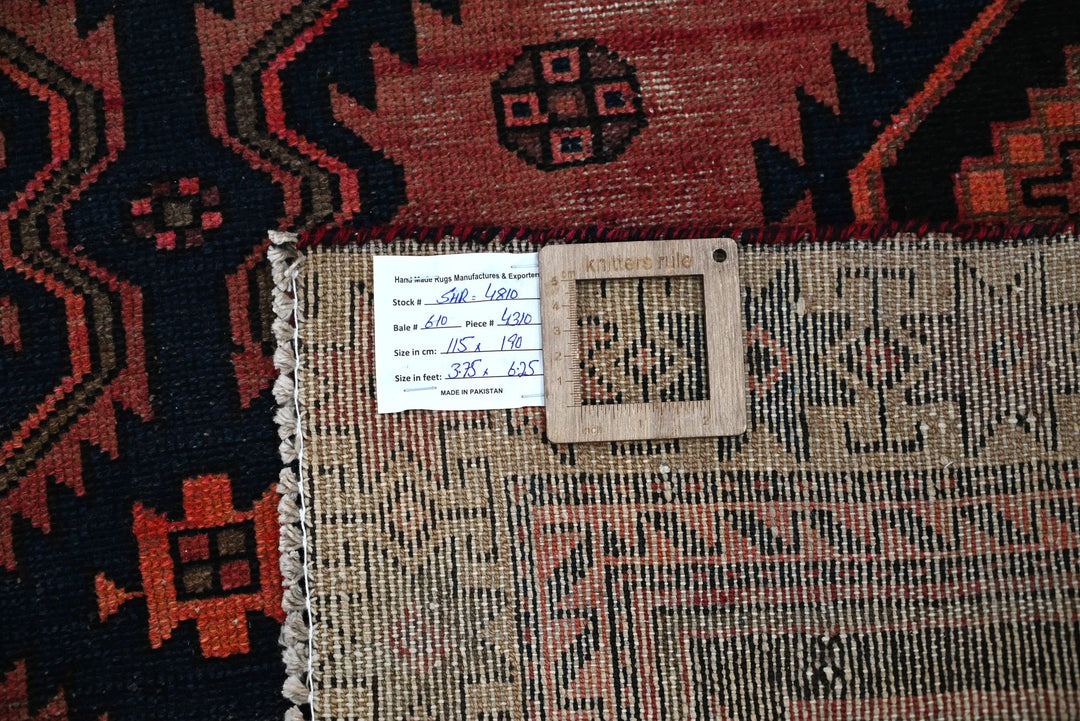 red Accent rug 3' 9" x 6' 3"