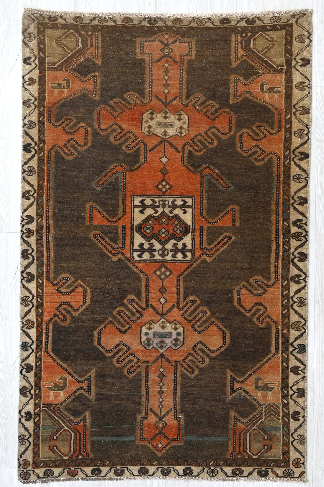 brown Accent rug 3' 7" x 5' 9"