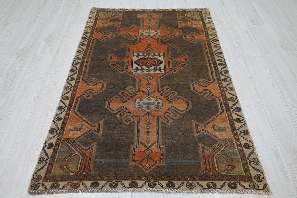 brown Accent rug 3' 7" x 5' 9"