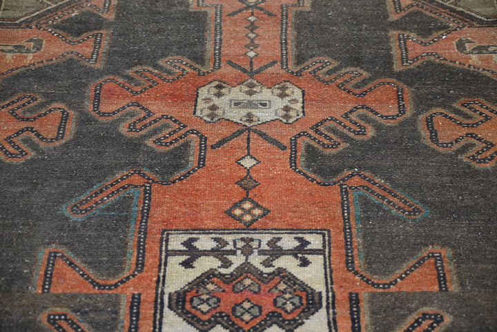 brown Accent rug 3' 7" x 5' 9"