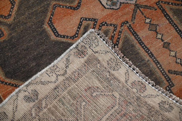 brown Accent rug 3' 7" x 5' 9"
