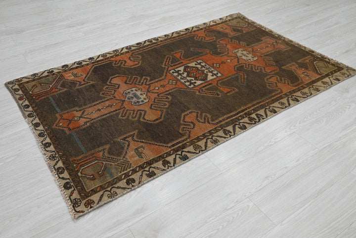brown Accent rug 3' 7" x 5' 9"