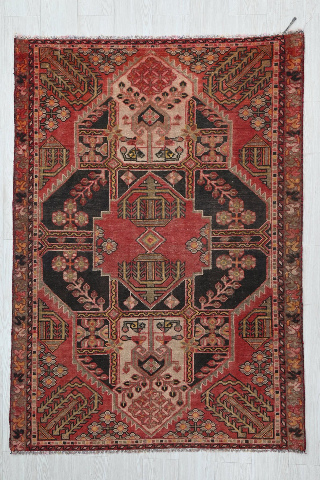 red Accent rug 3' 11" x 5' 6"