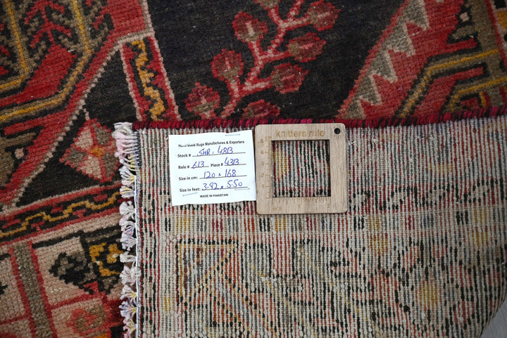 red Accent rug 3' 11" x 5' 6"
