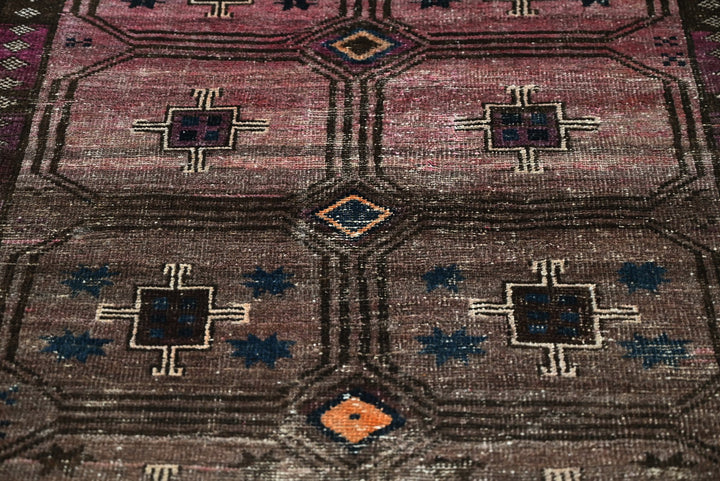 brown Accent rug 3' 7" x 6' 5"