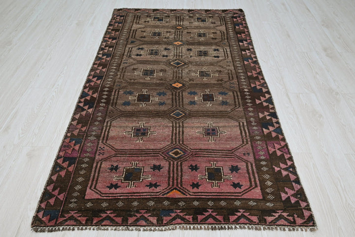 brown Accent rug 3' 7" x 6' 5"