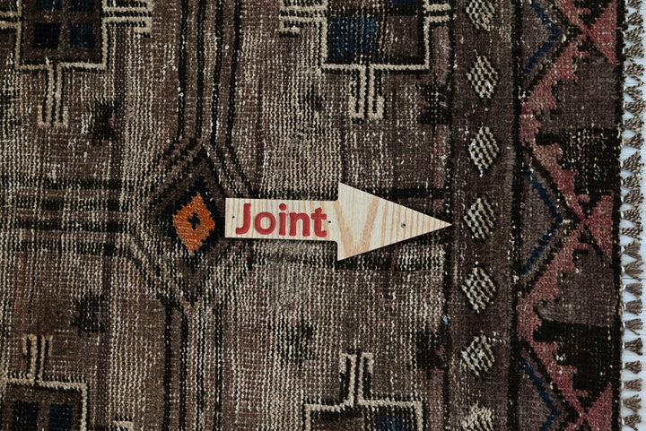 brown Accent rug 3' 7" x 6' 5"