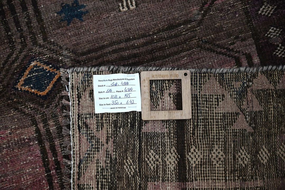 brown Accent rug 3' 7" x 6' 5"