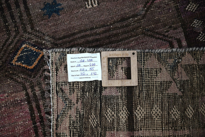 brown Accent rug 3' 7" x 6' 5"