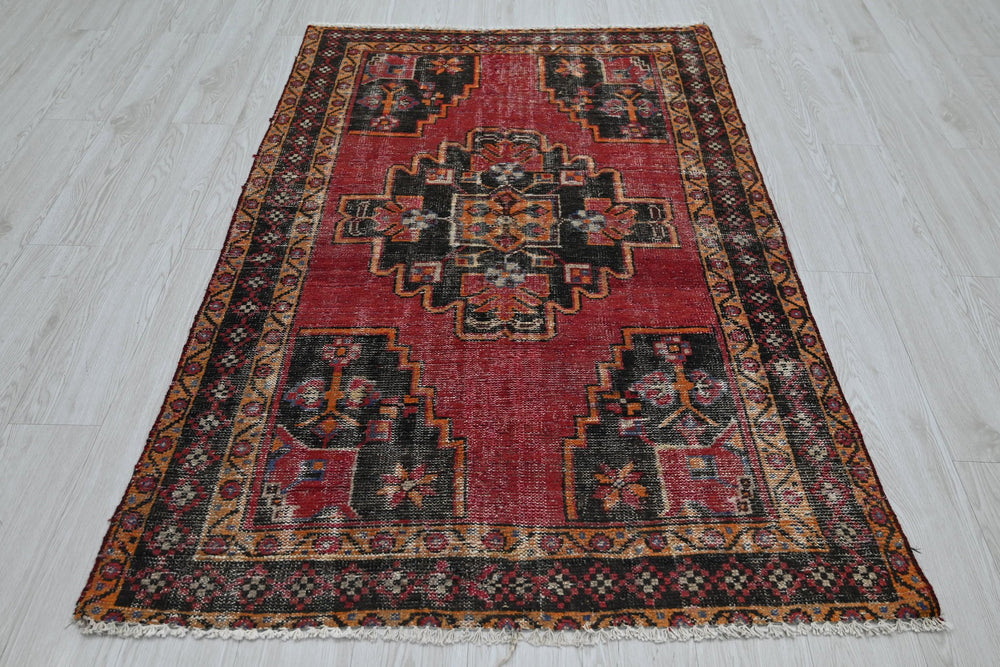 red Accent rug 3' 8" x 5' 9"