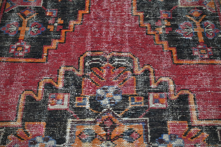 red Accent rug 3' 8" x 5' 9"