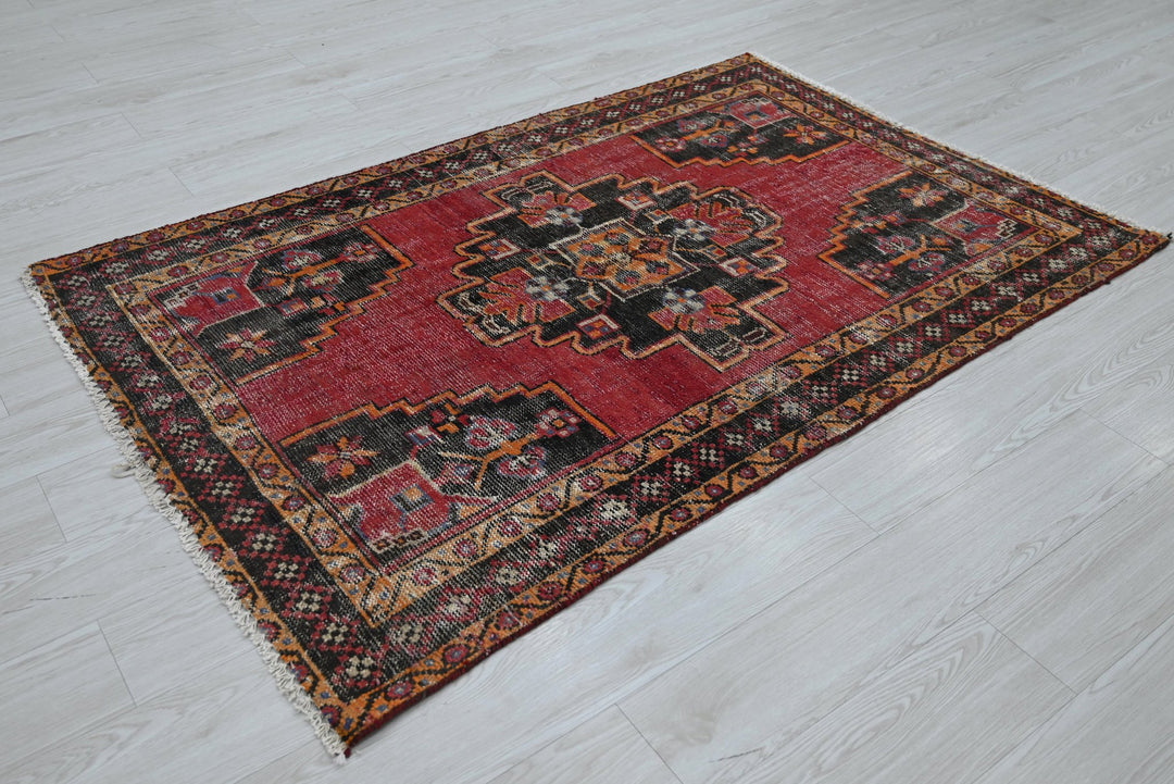 red Accent rug 3' 8" x 5' 9"