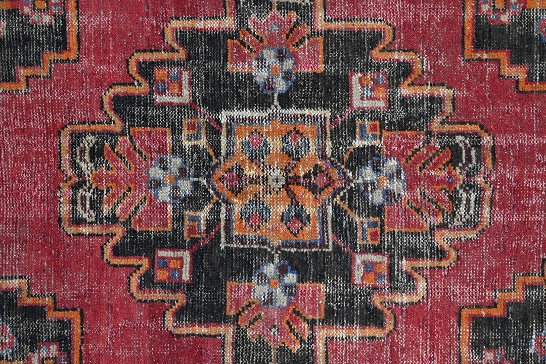 red Accent rug 3' 8" x 5' 9"