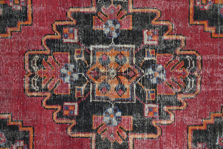 red Accent rug 3' 8" x 5' 9"