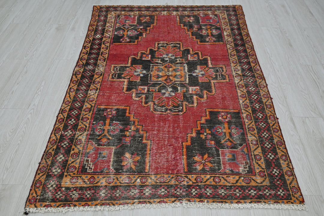 red Accent rug 3' 8" x 5' 9"