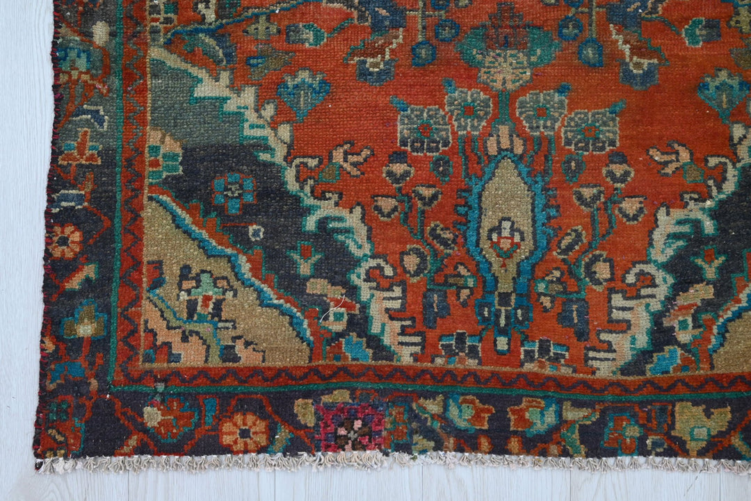 red Accent rug 3' 0" x 5' 10"