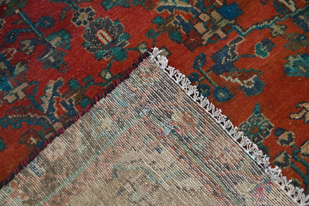 red Accent rug 3' 0" x 5' 10"