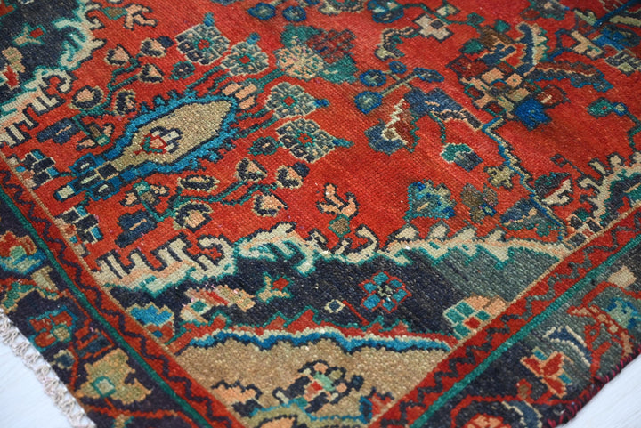 red Accent rug 3' 0" x 5' 10"