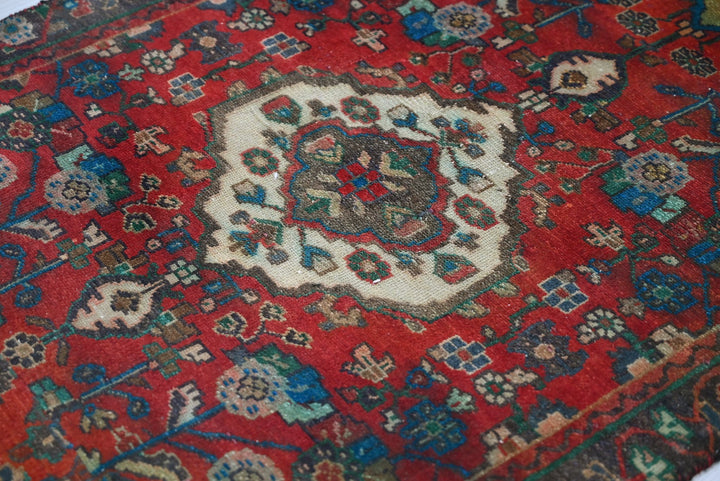 red Accent rug 3' 0" x 5' 10"