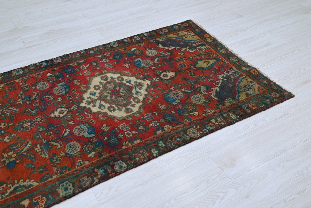 red Accent rug 3' 0" x 5' 10"