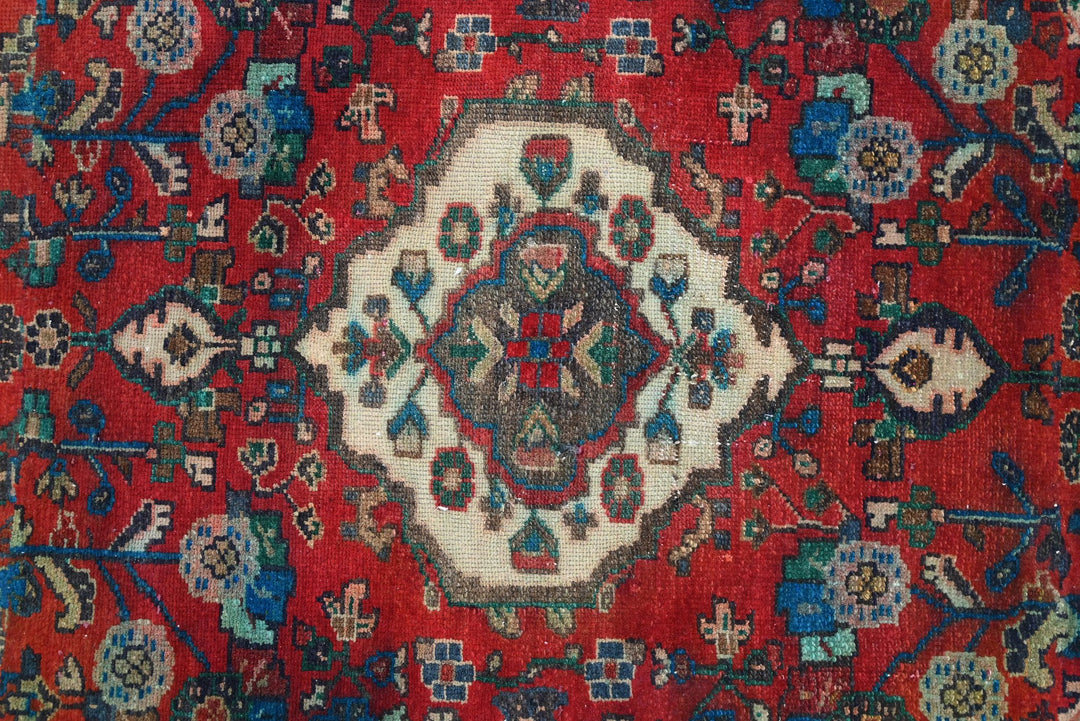 red Accent rug 3' 0" x 5' 10"