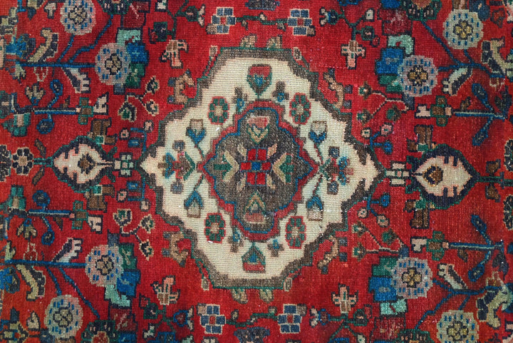 red Accent rug 3' 0" x 5' 10"