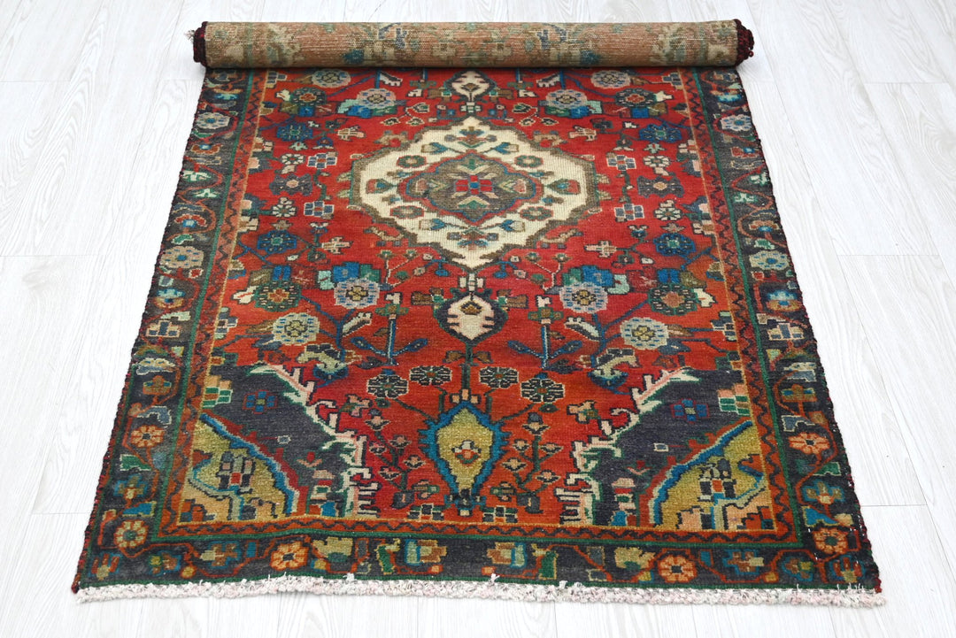 red Accent rug 3' 0" x 5' 10"