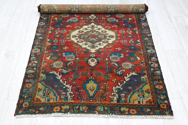 red Accent rug 3' 0" x 5' 10"