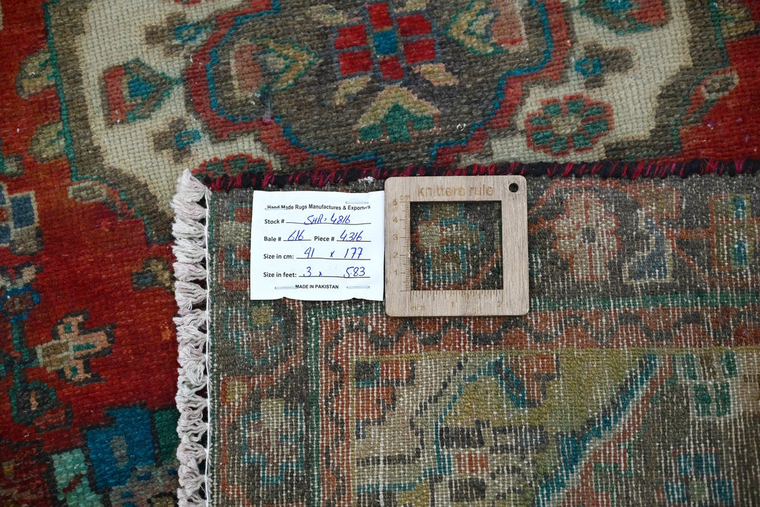 red Accent rug 3' 0" x 5' 10"