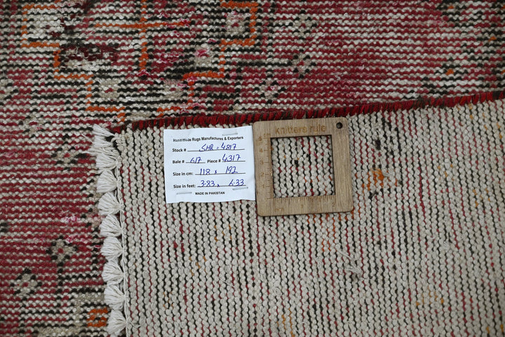 red Accent rug 3' 10" x 6' 4"