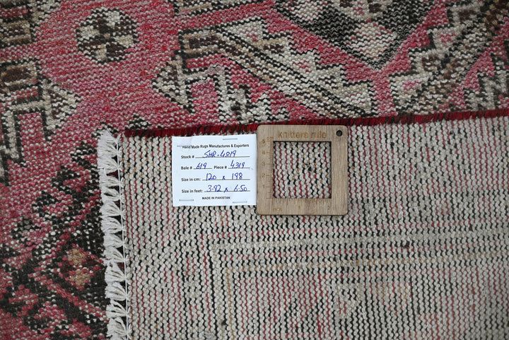 red Accent rug 3' 11" x 6' 6"
