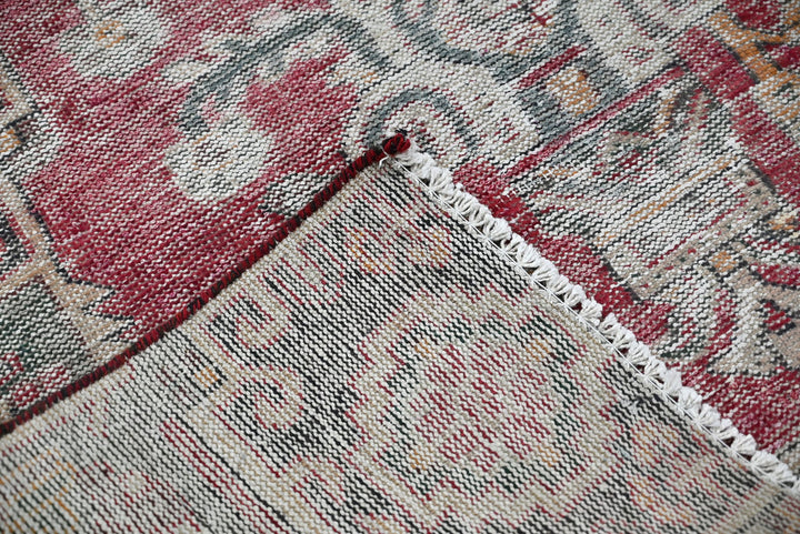red Medium rug 3' 11" x 7' 4"