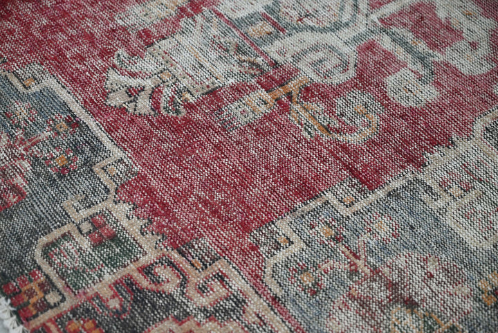 red Medium rug 3' 11" x 7' 4"