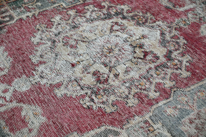 red Medium rug 3' 11" x 7' 4"
