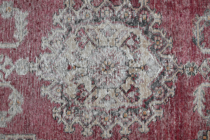 red Medium rug 3' 11" x 7' 4"