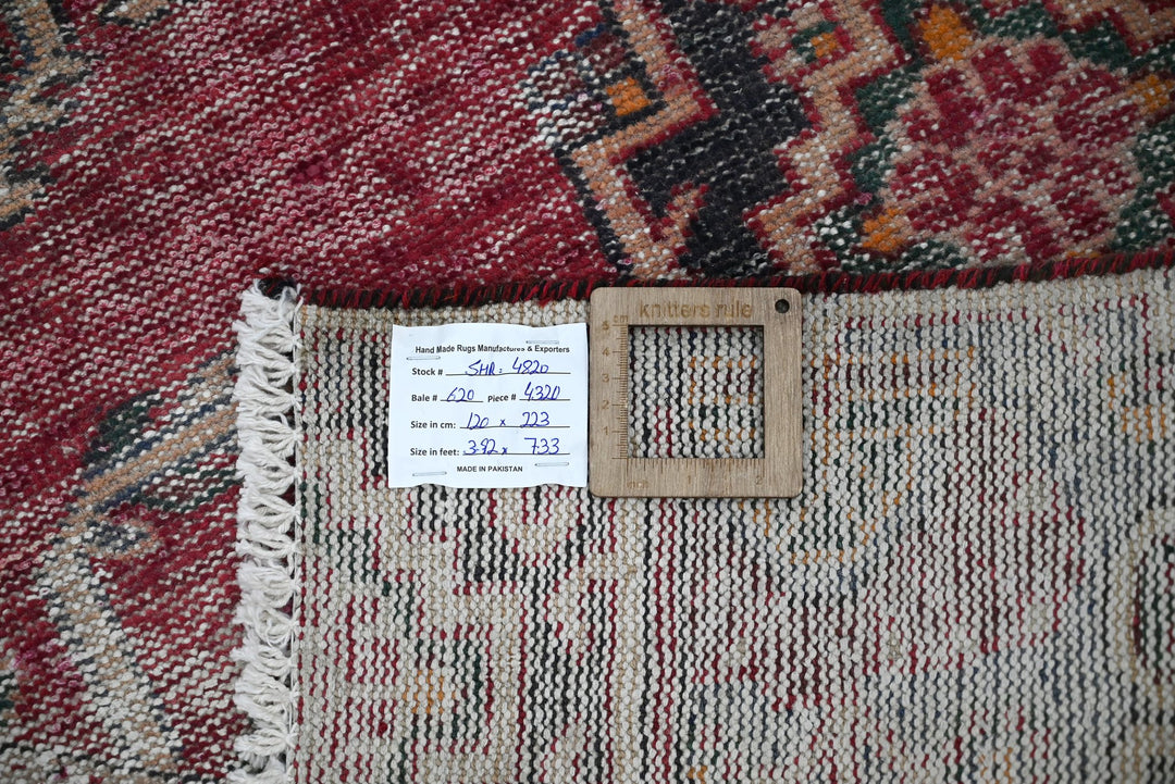 red Medium rug 3' 11" x 7' 4"