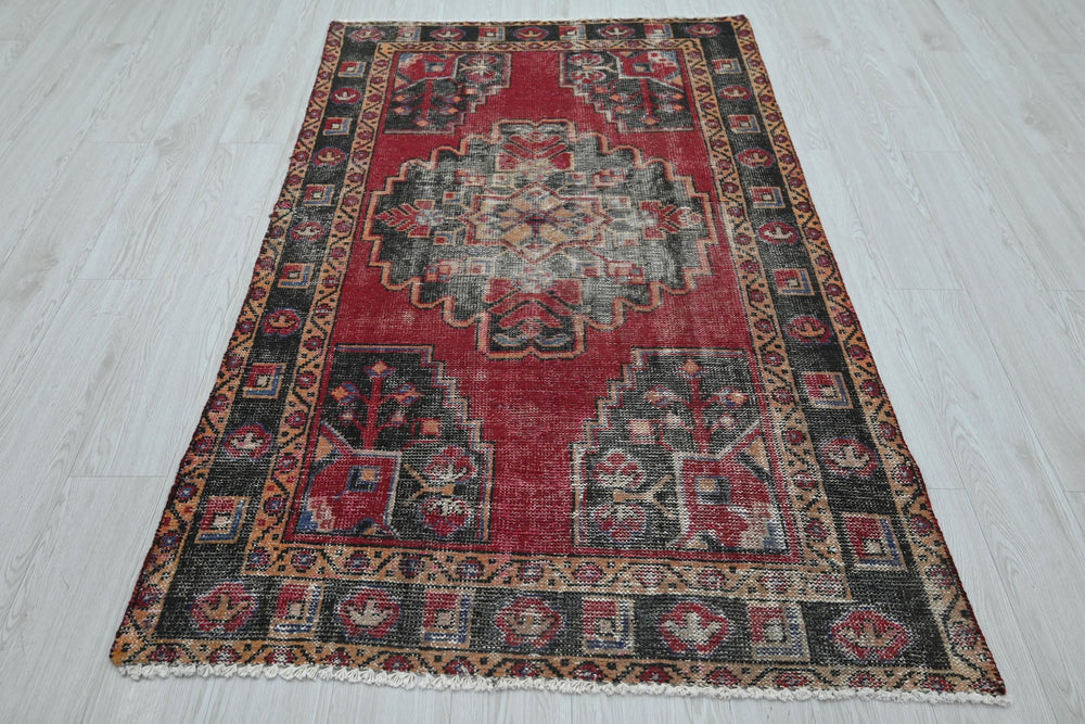 red Accent rug 3' 8" x 5' 11"