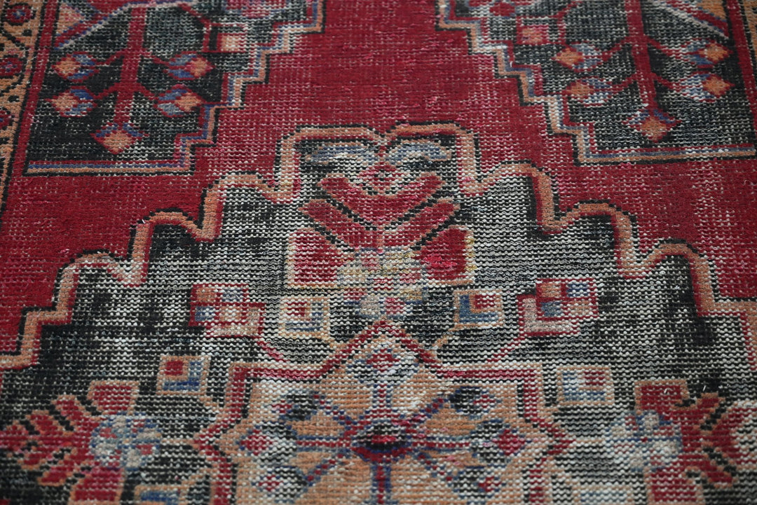 red Accent rug 3' 8" x 5' 11"