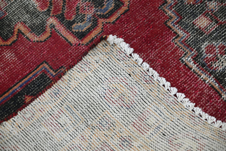red Accent rug 3' 8" x 5' 11"