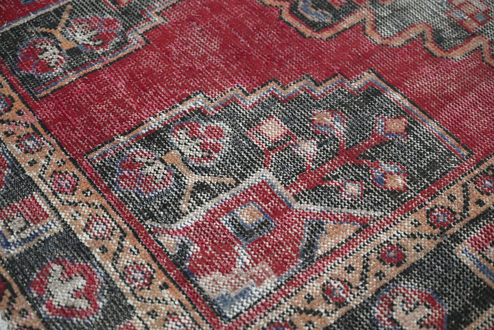 red Accent rug 3' 8" x 5' 11"