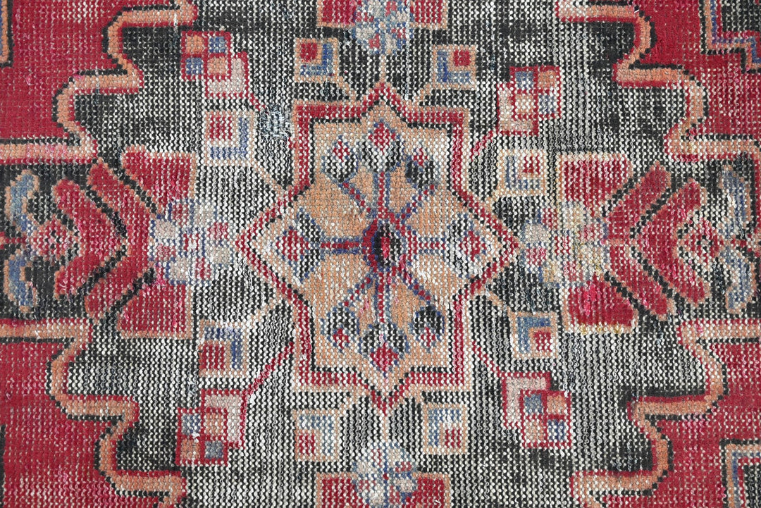 red Accent rug 3' 8" x 5' 11"