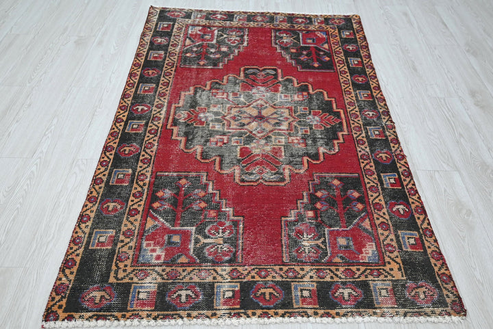 red Accent rug 3' 8" x 5' 11"
