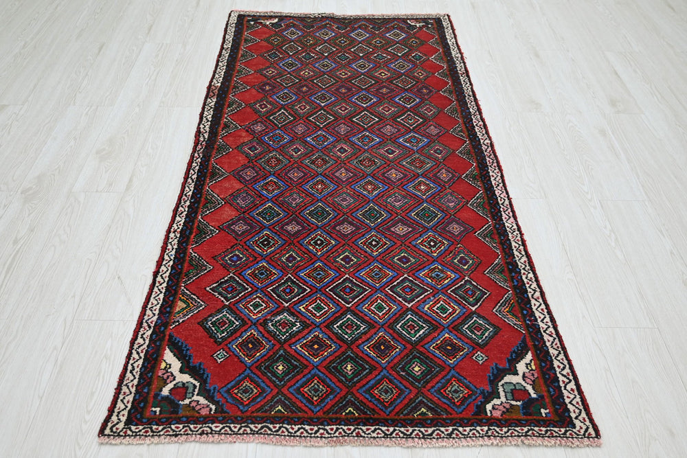 red Accent rug 3' 1" x 6' 5"