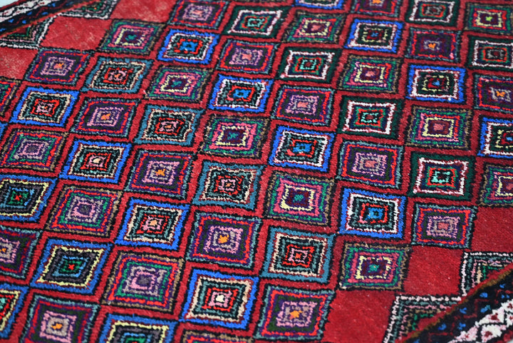 red Accent rug 3' 1" x 6' 5"