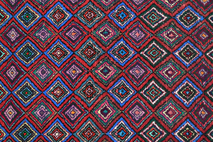 red Accent rug 3' 1" x 6' 5"